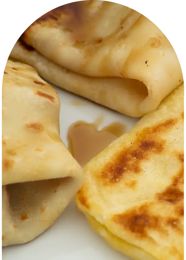 Gros plan de msemmens, crêpes marocaines maison